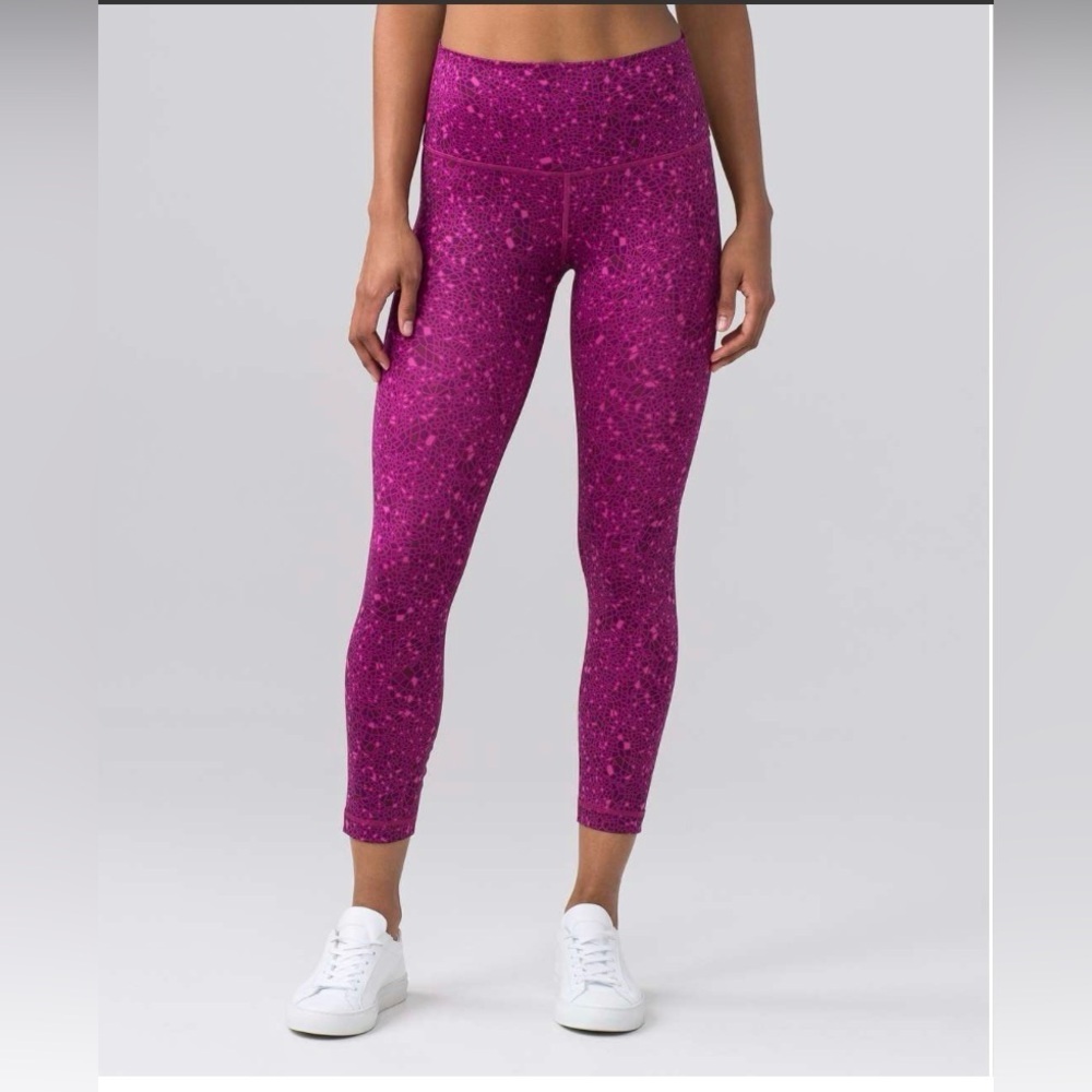 NWT Lululemon High Times Pant Full-On Luxtreme
Paradise Geo Regal Plum Multi.Sz6